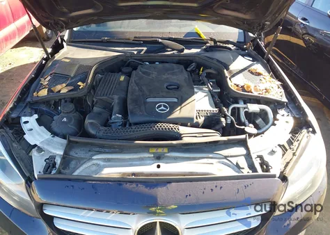 2016 Mercedes-Benz C 300 4Matic z USA, uszkodzony, nr VIN 55SWF4KB7GU104090